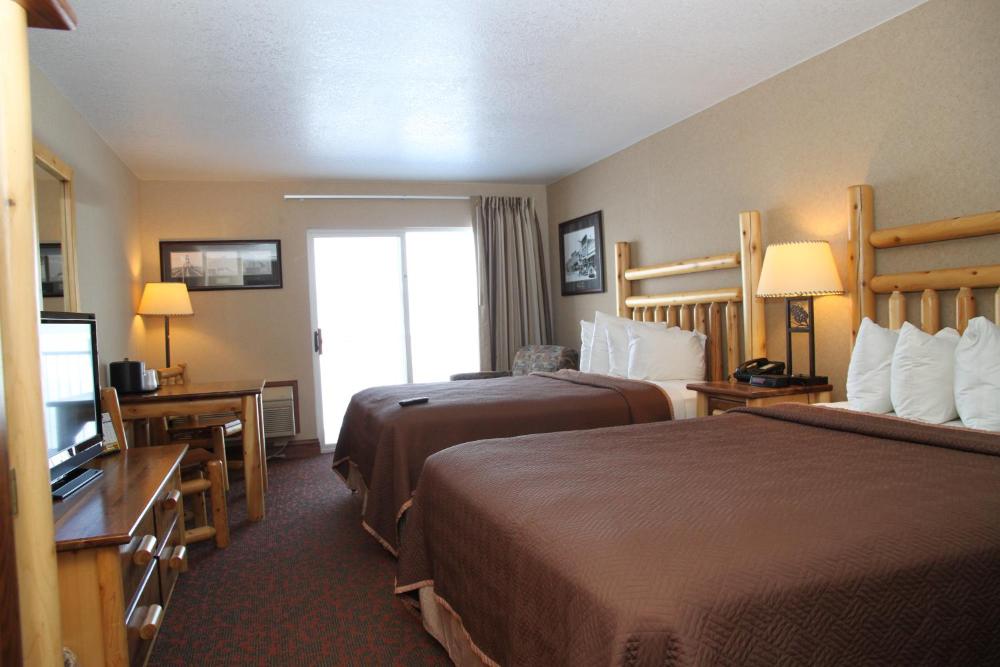 Standard Double Room with Two Double Beds interior